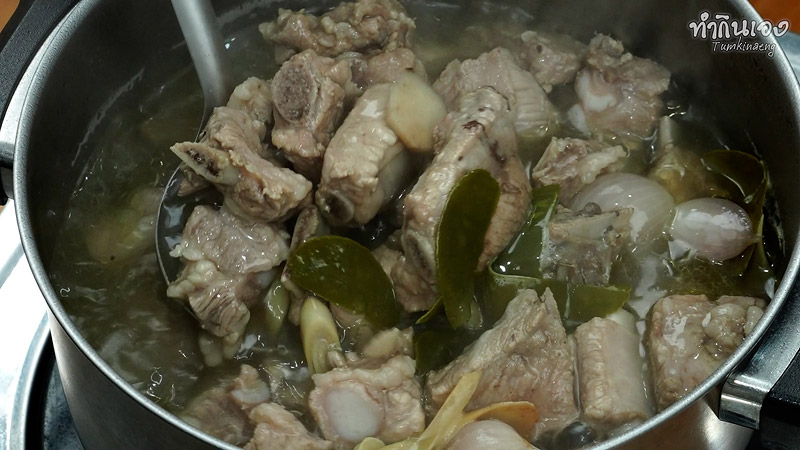 ตุ๋นกระดูกหมูจนเปื่อ